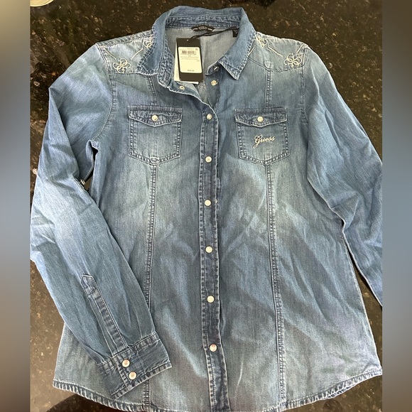 Guess long sleeve denim button up shirt with logo stitch details! - Picture 1 of 4